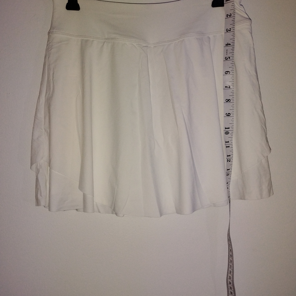 Easy To Wear Woman's Skirt - With Pockets!